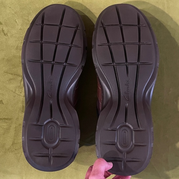 Clarks Men's Brown/Burgundy Leather Slip-On Loafers - Picture 7 of 8